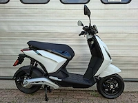 Piaggio one 45 km elektrische bromscooter nieuw - afbeelding 6 van  7
