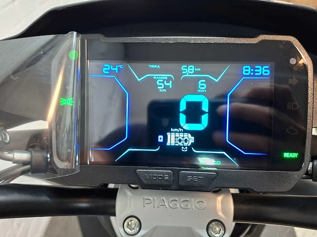 Piaggio one 45 km elektrische bromscooter nieuw - afbeelding 4 van  7