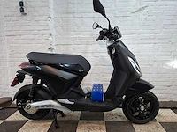 Piaggio one 45 km elektrische bromscooter nieuw - afbeelding 6 van  7