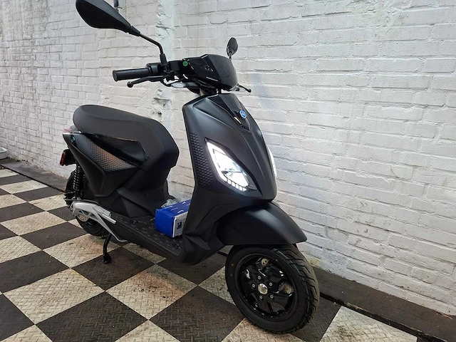 Piaggio one 45 km elektrische bromscooter nieuw - afbeelding 7 van  7
