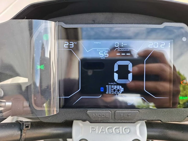 Piaggio one 45 km elektrische bromscooter nieuw - afbeelding 4 van  7