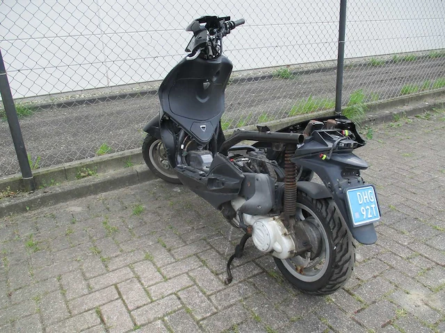 Piaggio restant - snorscooter - new fly 4t - scooter - afbeelding 2 van  11