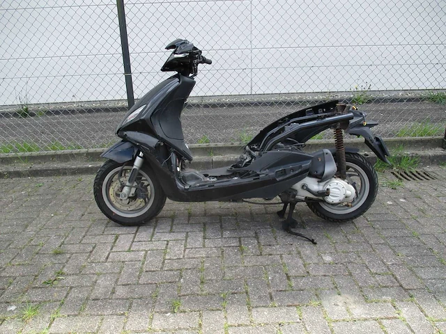 Piaggio restant - snorscooter - new fly 4t - scooter - afbeelding 1 van  11