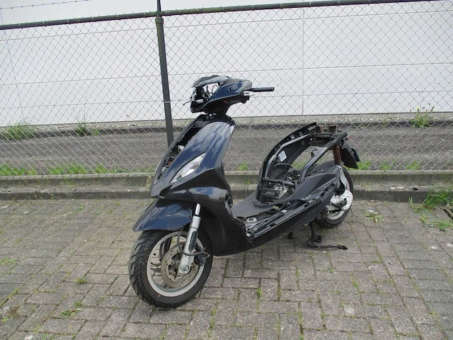 Piaggio restant - snorscooter - new fly 4t - scooter - afbeelding 4 van  11