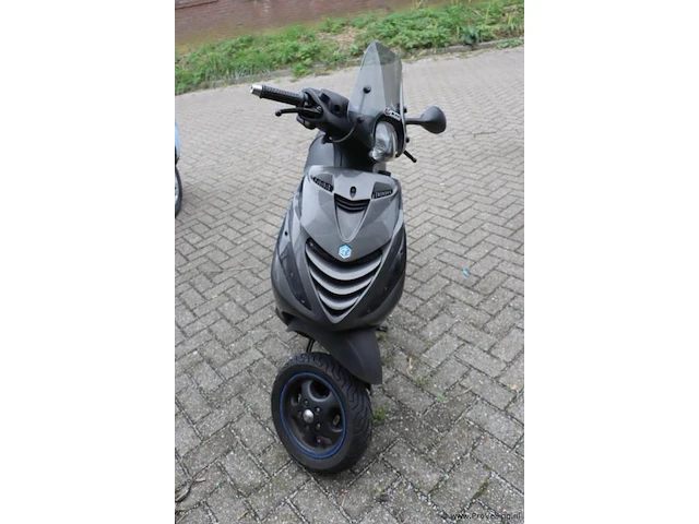 Piaggio scooter type c25| kenteken 17fnt1 - afbeelding 1 van  6