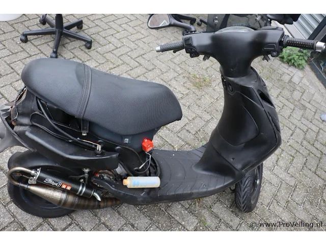 Piaggio scooter type c25| kenteken 17fnt1 - afbeelding 2 van  6