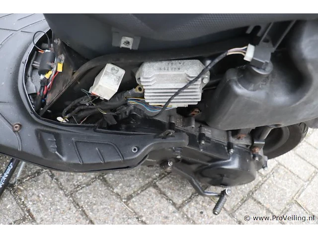 Piaggio scooter type c25| kenteken 17fnt1 - afbeelding 4 van  6