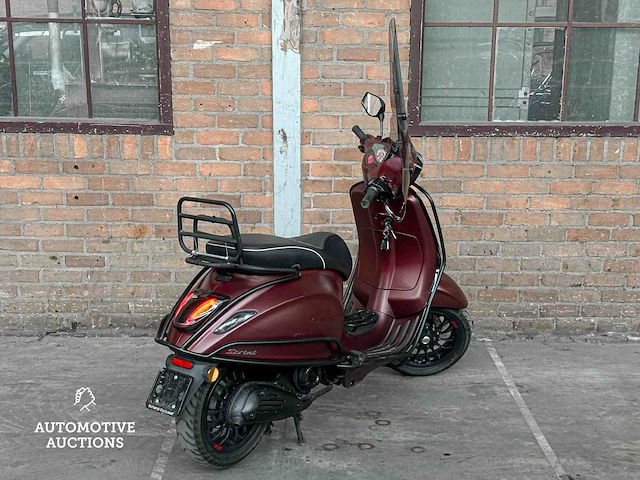 Piaggio sprint vespa 2017 scooter - afbeelding 11 van  23