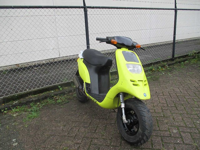 Piaggio typhoon 2 takt - bromscooter - oldtimer - scooter - afbeelding 7 van  11