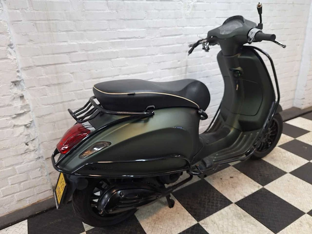 Piaggio vespa - 45 km bromscooter 4takt - sprint - scooter - afbeelding 6 van  7