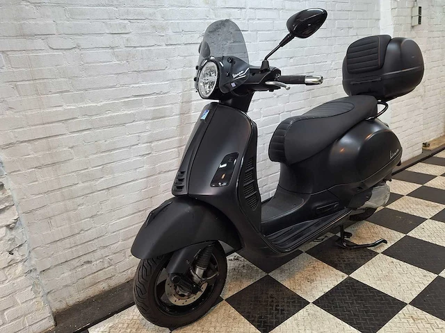 Piaggio vespa gts 300cc hpe notte motorscooter - afbeelding 2 van  8