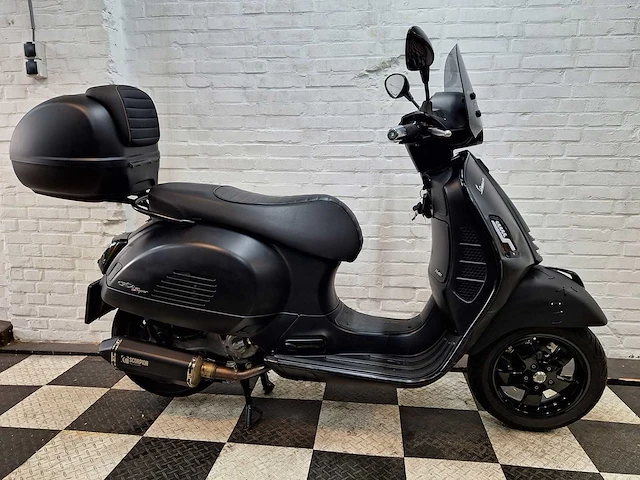 Piaggio vespa gts 300cc hpe notte motorscooter - afbeelding 6 van  8