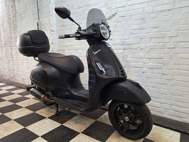 Piaggio vespa gts 300cc hpe notte motorscooter - afbeelding 7 van  8