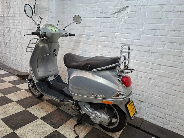 Piaggio vespa lx touring 45 km bromscooter 4takt - afbeelding 3 van  7