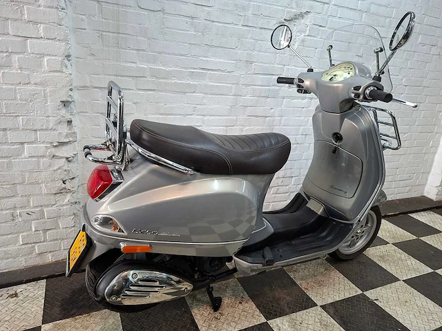 Piaggio vespa lx touring 45 km bromscooter 4takt - afbeelding 5 van  7