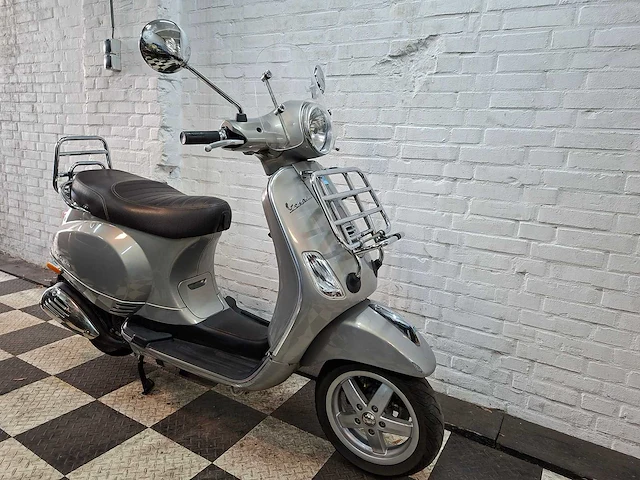 Piaggio vespa lx touring 45 km bromscooter 4takt - afbeelding 7 van  7
