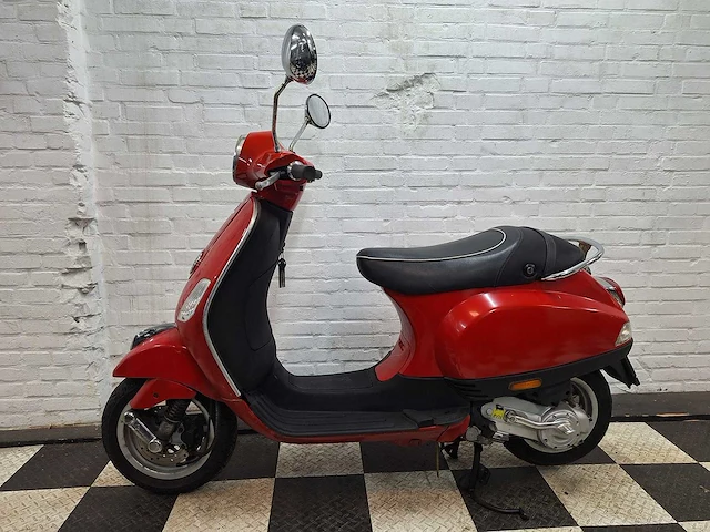 Piaggio vespa lx50 45km bromscooter 4-takt - afbeelding 1 van  7