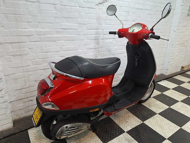 Piaggio vespa lx50 45km bromscooter 4-takt - afbeelding 7 van  7