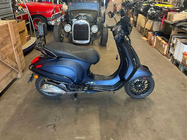 Piaggio vespa primavera 2t brommer scooter - afbeelding 6 van  13