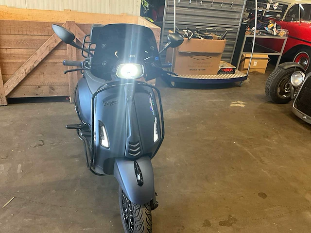 Piaggio vespa primavera 2t brommer scooter - afbeelding 7 van  13