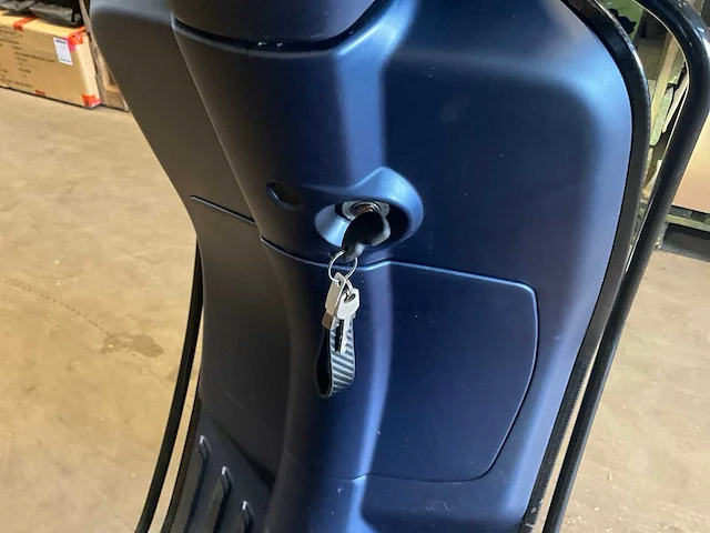 Piaggio vespa primavera 2t brommer scooter - afbeelding 12 van  13