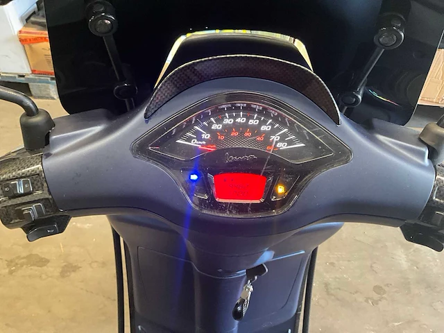 Piaggio vespa primavera 2t brommer scooter - afbeelding 13 van  13