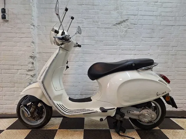 Piaggio vespa primavera 45 km bromscooter 4takt - afbeelding 1 van  7