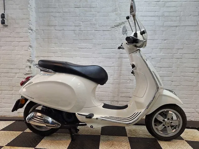 Piaggio vespa primavera 45 km bromscooter 4takt - afbeelding 6 van  7