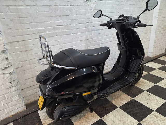 Piaggio vespa s 45 km bromscooter 4takt - afbeelding 5 van  7