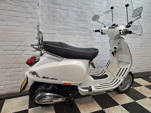 Piaggio vespa s 45 km bromscooter 4takt - afbeelding 5 van  7