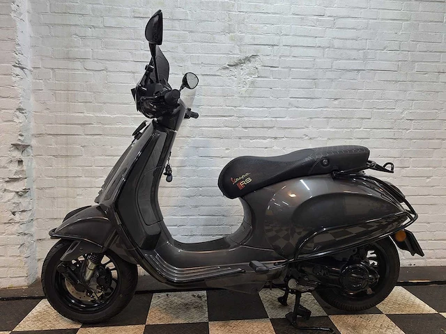 Piaggio vespa sprint 25 km snorscooter 4takt - afbeelding 1 van  6