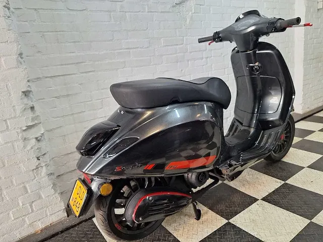 Piaggio vespa sprint 45 km bromscooter 4takt - afbeelding 5 van  7