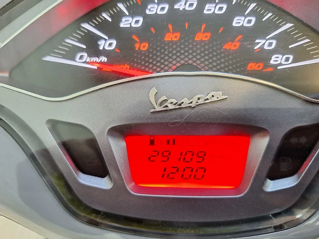 Piaggio vespa sprint 45 km bromscooter 4takt - afbeelding 4 van  7