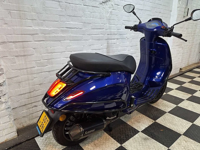 Piaggio vespa sprint 45 km bromscooter 4takt - afbeelding 5 van  7