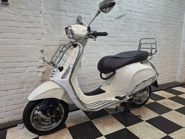 Piaggio vespa sprint 45 km bromscooter 4takt - afbeelding 2 van  7