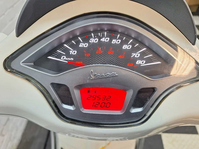 Piaggio vespa sprint 45 km bromscooter 4takt - afbeelding 4 van  7