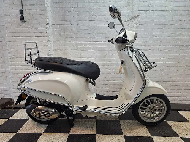 Piaggio vespa sprint 45 km bromscooter 4takt - afbeelding 6 van  7