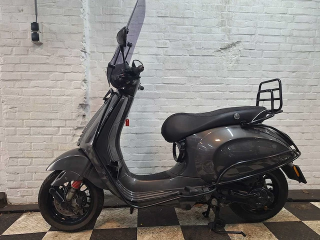 Piaggio vespa sprint 45 km bromscooter 4takt - afbeelding 1 van  7