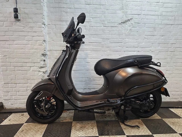 Piaggio vespa sprint 45 km bromscooter 4takt - afbeelding 1 van  7