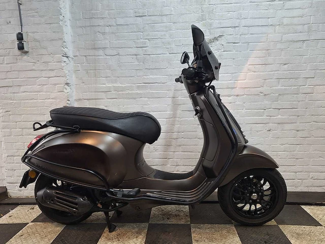 Piaggio vespa sprint 45 km bromscooter 4takt - afbeelding 6 van  7