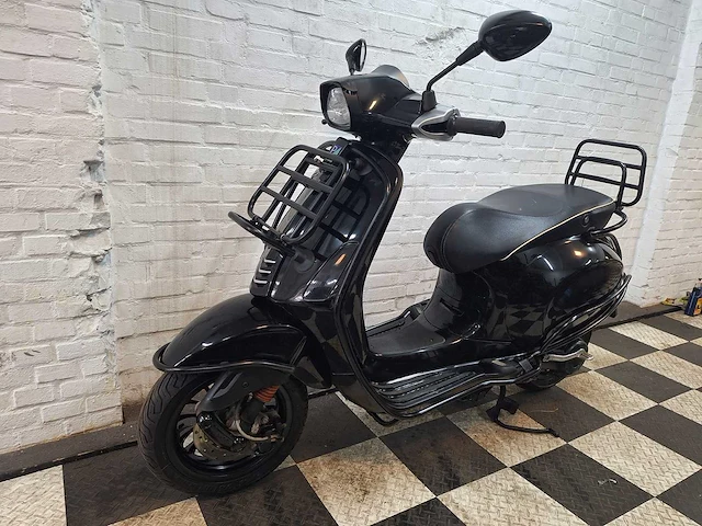Piaggio vespa sprint 45 km bromscooter 4takt - afbeelding 2 van  7