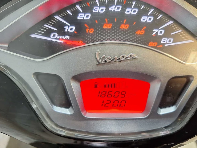Piaggio vespa sprint 45 km bromscooter 4takt - afbeelding 4 van  7