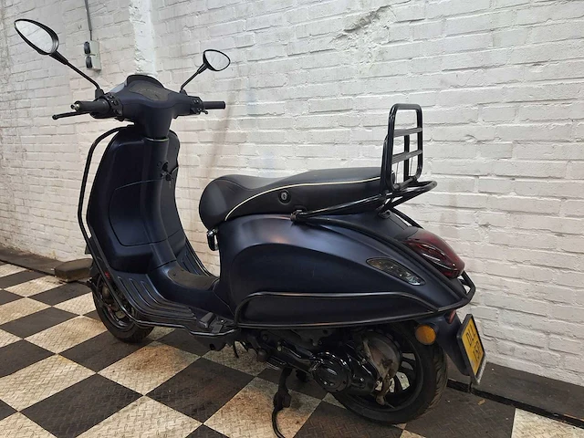 Piaggio vespa sprint 45 km bromscooter 4takt - afbeelding 3 van  7