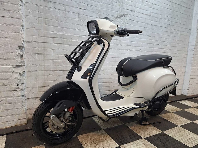 Piaggio vespa sprint 45 km bromscooter 4takt - afbeelding 2 van  7