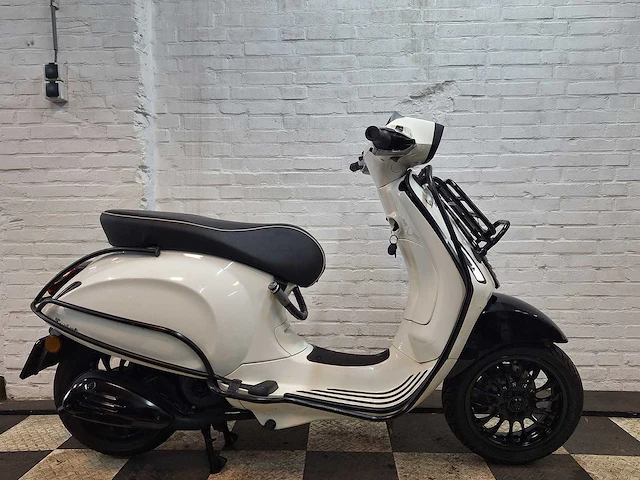 Piaggio vespa sprint 45 km bromscooter 4takt - afbeelding 5 van  7