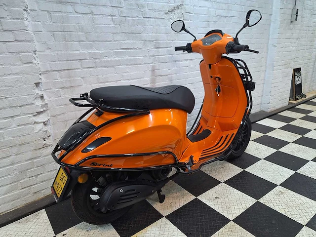 Piaggio vespa sprint 45km bromscooter 4-takt - afbeelding 6 van  7