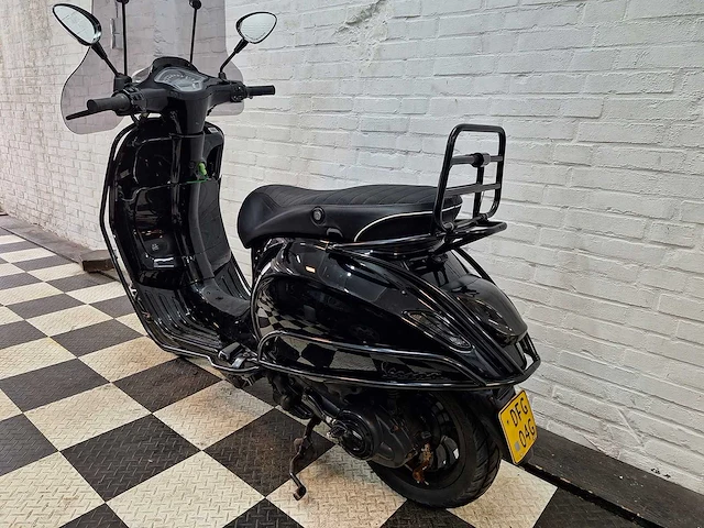 Piaggio vespa sprint 45km bromscooter 4-takt - afbeelding 2 van  7