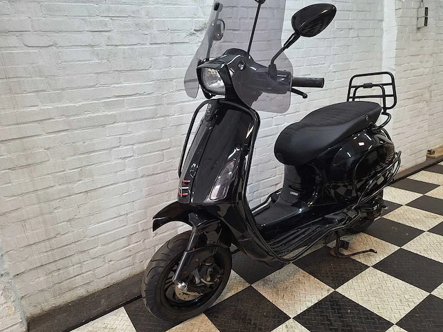 Piaggio vespa sprint 45km bromscooter 4-takt - afbeelding 3 van  7