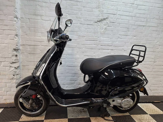 Piaggio vespa sprint 45km bromscooter 4-takt - afbeelding 1 van  7