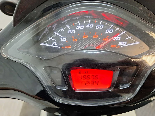 Piaggio vespa sprint 45km bromscooter 4-takt - afbeelding 4 van  7